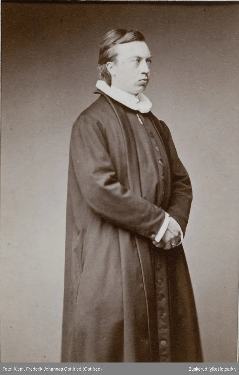 pastor Johan N. Brun, gift med Gina f, Brock
1870

Visittkortalbum fra JKK Brockmannog Elisa og O.P. Moe