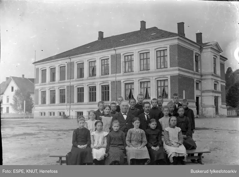 Klassebilde  6. klasse 1903-1904 på Hønefoss Folkskole