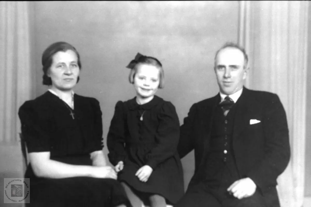 Familie. Ragna, Ingrid og Gunvald Sveinall.