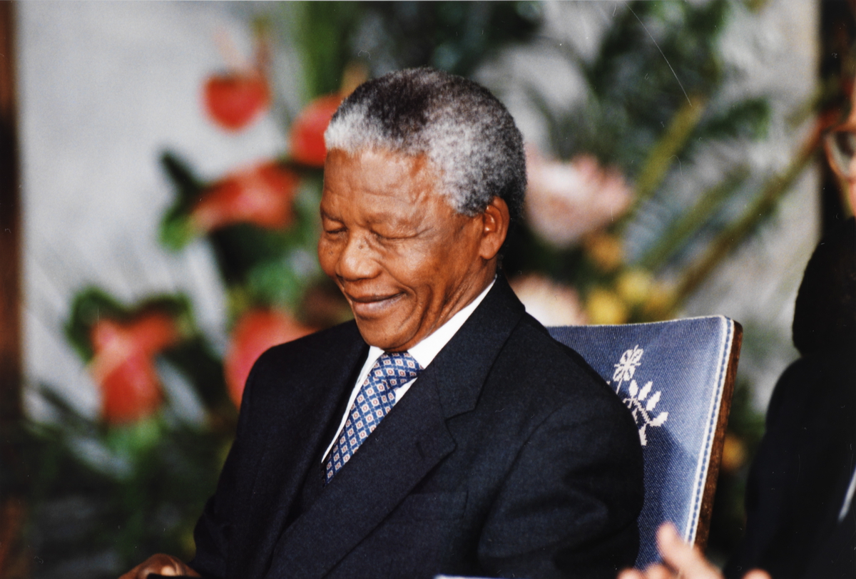 Nelson Mandela under tildelingen av Nobels fredspris i 1993. .