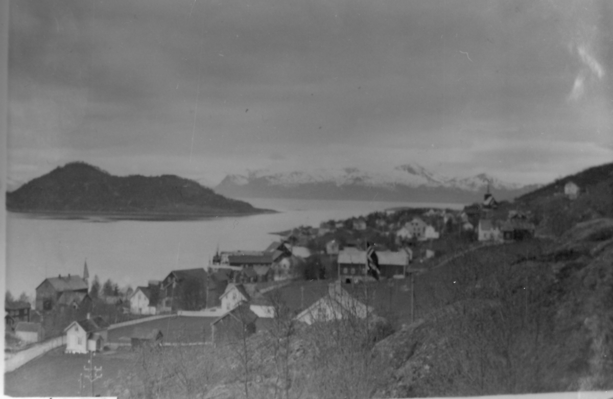 På bilde kan vi se Åserøya fra Sigerfjord.