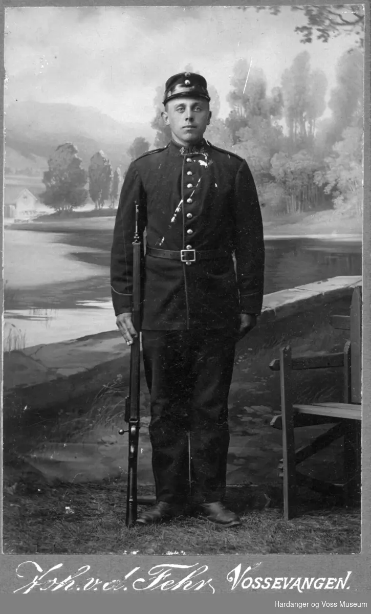 Portrett mann i uniform