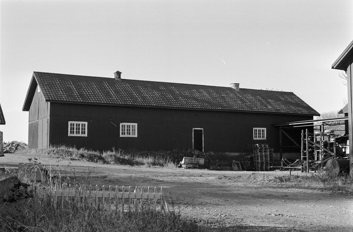 Stall, Tibble-Vrå 4:1, Vrå, Skogs-Tibble socken, Uppland 1985