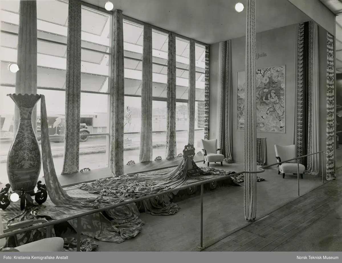 Vi kan-utstillingen, Oslo 1938. Utstillingsstand Hjula Væveri