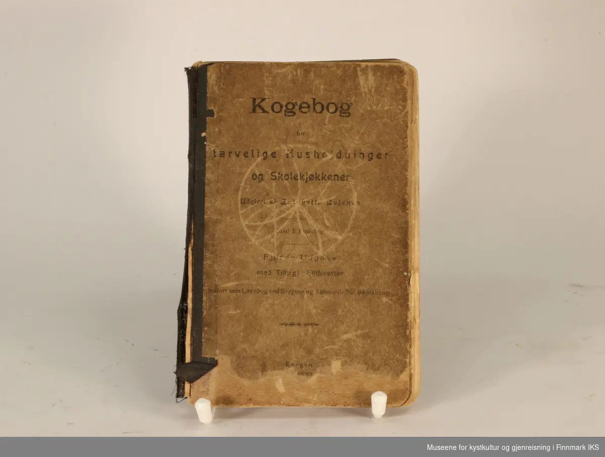 To bøker med samme navn. "Kogebog for tarvelige husholdninger og skolekjøkkener". Bokene utgitt av Antonette Balchen i Bergen sannsynligvis i 1897.