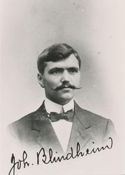 Portrett av en mann i finklær.