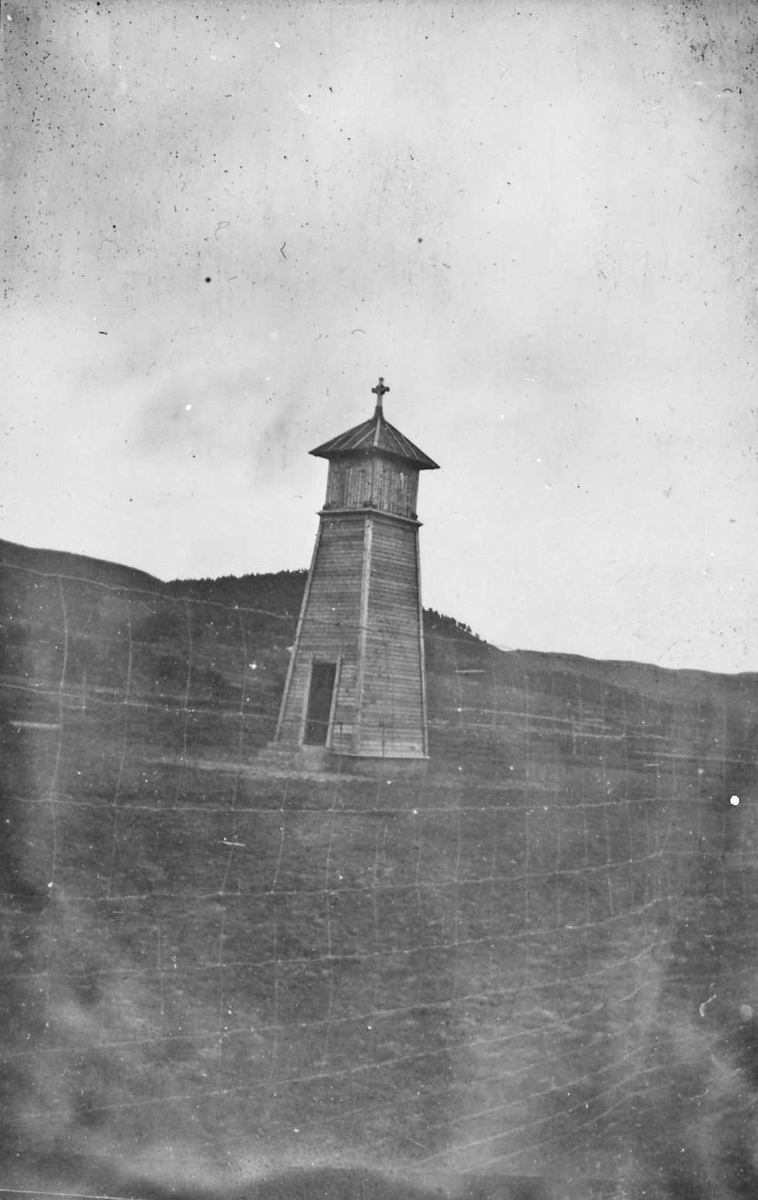 Stupulen (klokketårnet) ved Dalen kirkegård.