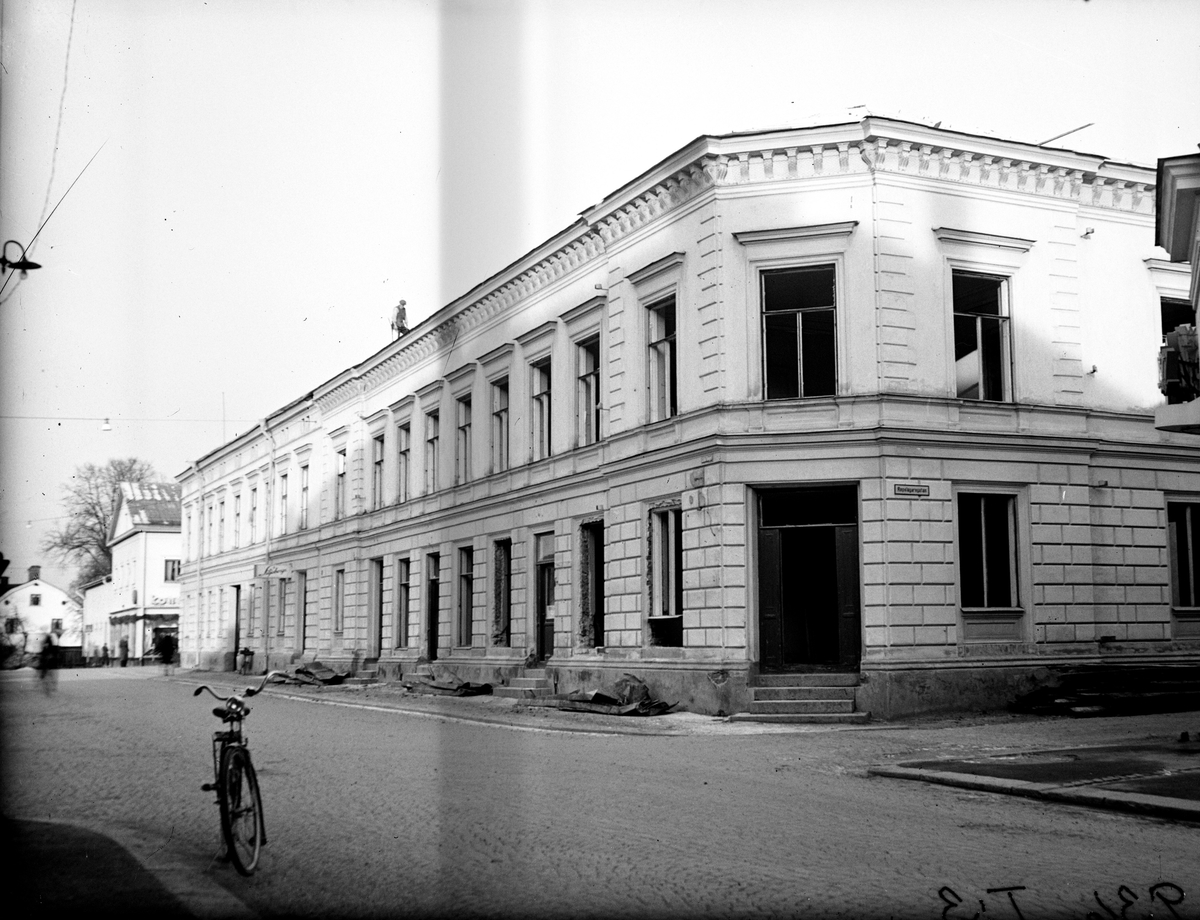 Lilla torget och Telegrafbyggnaden under rivning 1949.

Fotograf: KJ. Österberg.

Fotokopia finns.