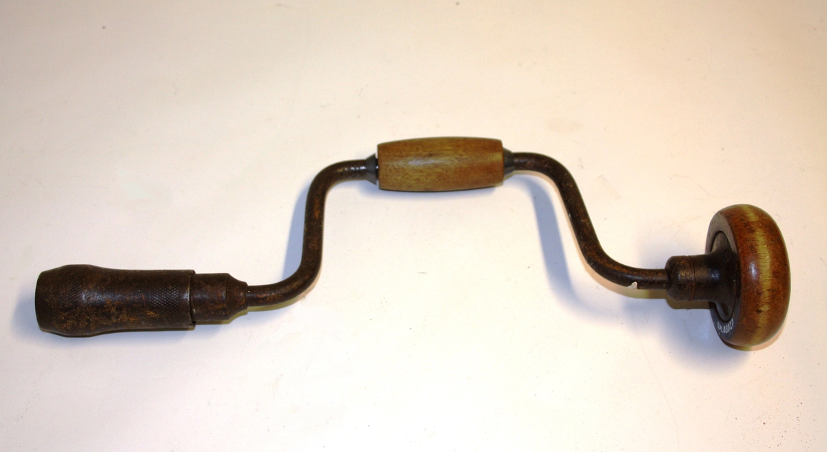 Borvinde med to runde handtak av tre.