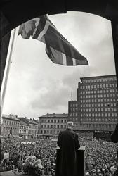 1. mai 1967, Einar Gerhardsen taler på Youngstorget.