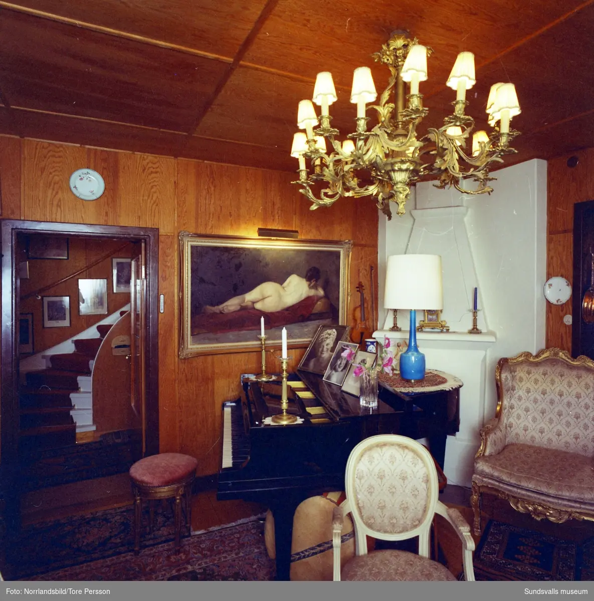 Interiörbilder från direktör Kaj Lunds hus i Skatan, de två sammanbyggda hus som senare blev Skatans Skärgårdspensionat.