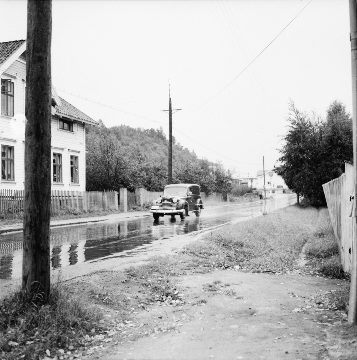Vardens arkiv. "Trafikkontroll på Bøleveien". 09.09.1953
Opel Olympia varebil 1950-52.