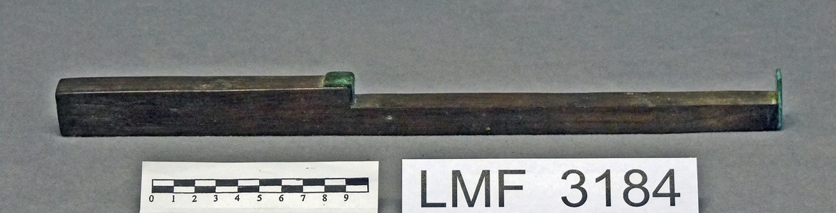 Hummermål - brukt til å måle hummerens minstemål;  inntil dette ble endret fra 21 cm til 24 cm  ( gjeldende minstemål ).