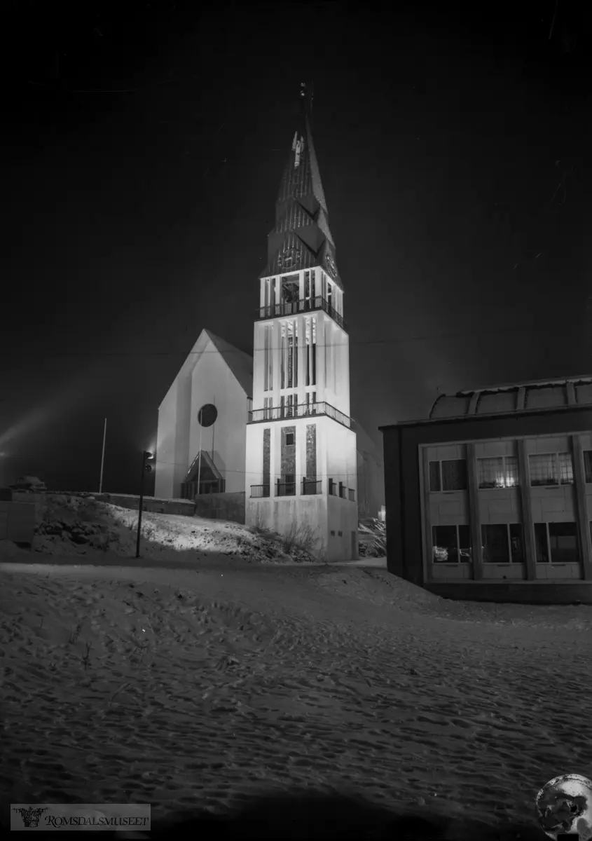 Molde Domkirke (Kirketårnet med snøengel).