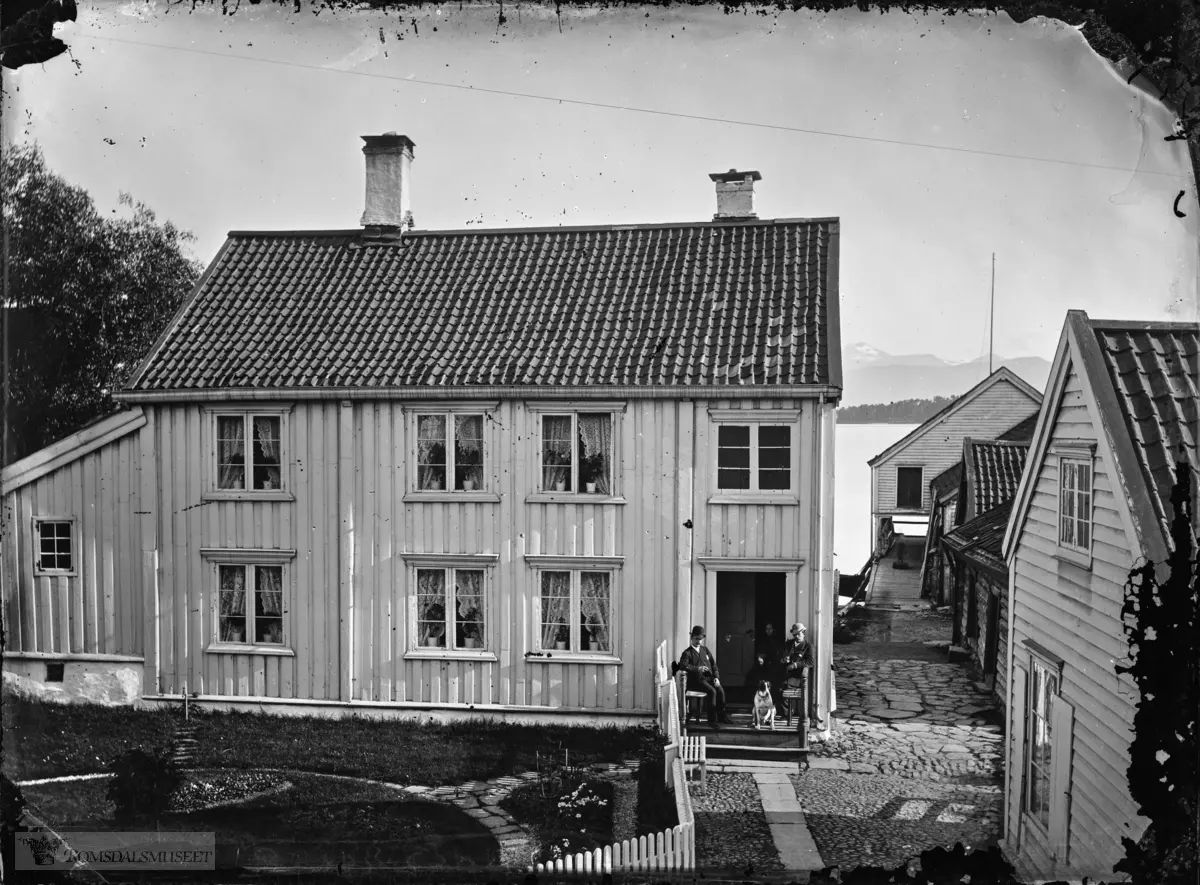 Hus nr 79 i Molde, eid av O.G Steen, Owren.,