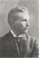 Norsk lege og premierløytnant som tok tjeneste i Fristaten Kongo (EIC) fra 1907.