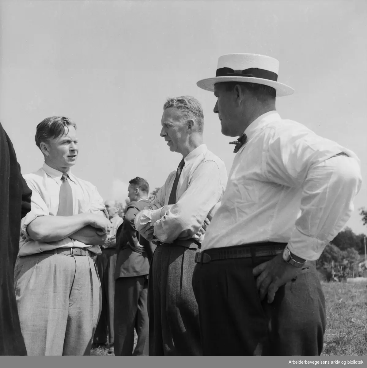 Norsk Gartnerforening holdt befaring for pressen hos Johs. Faale på Ballerud gård i Bærum. Juni 1953.