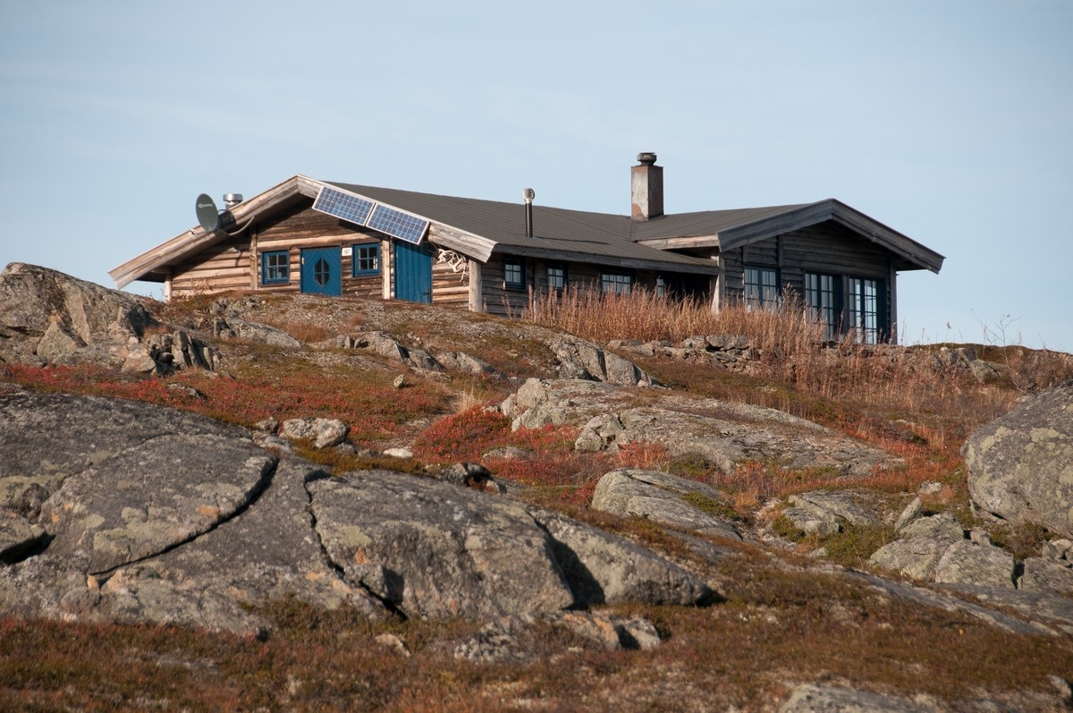 Bjørnfjell, hytte langs veien fra Grusgropa og mot Brudeslørvann. Foto: 5. oktober 2014. Del av bildeserie med hytter  brukt i Fremover  lørdag 20. desember 2014.