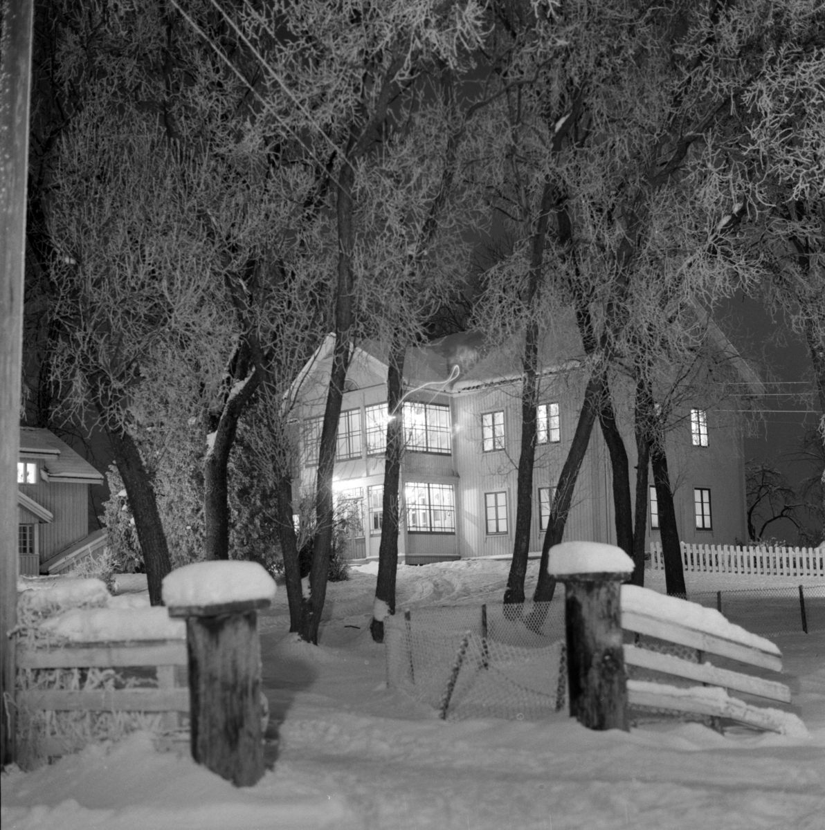 Inngangsparti til Sørum gård i Gjerdrum vinteren 1960-1963.
