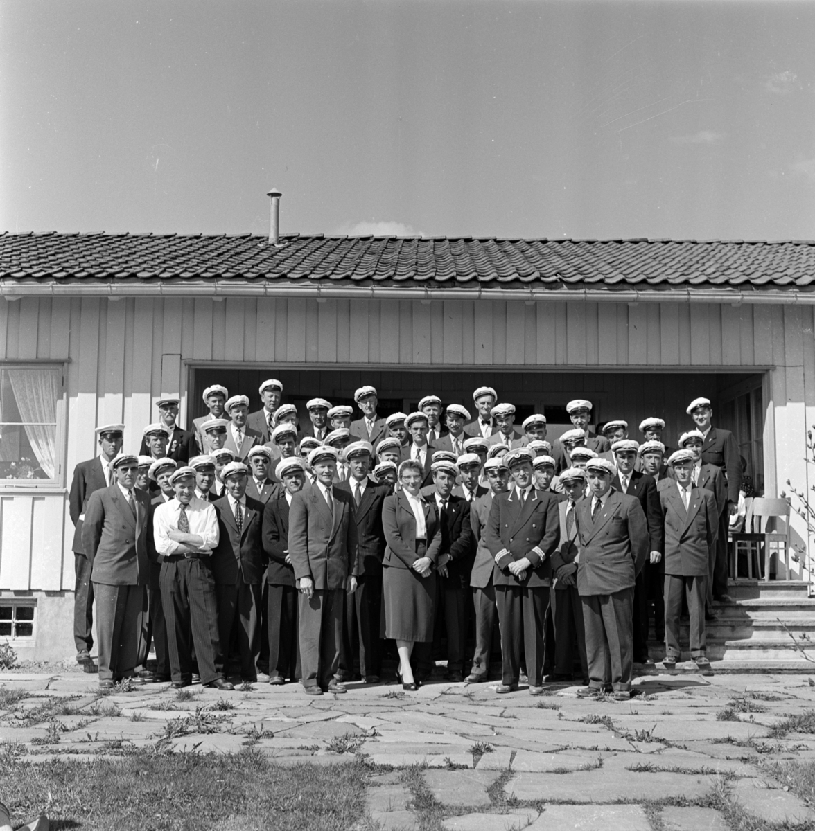 Gruppebilde av Gjerdrum mannskor 1958.