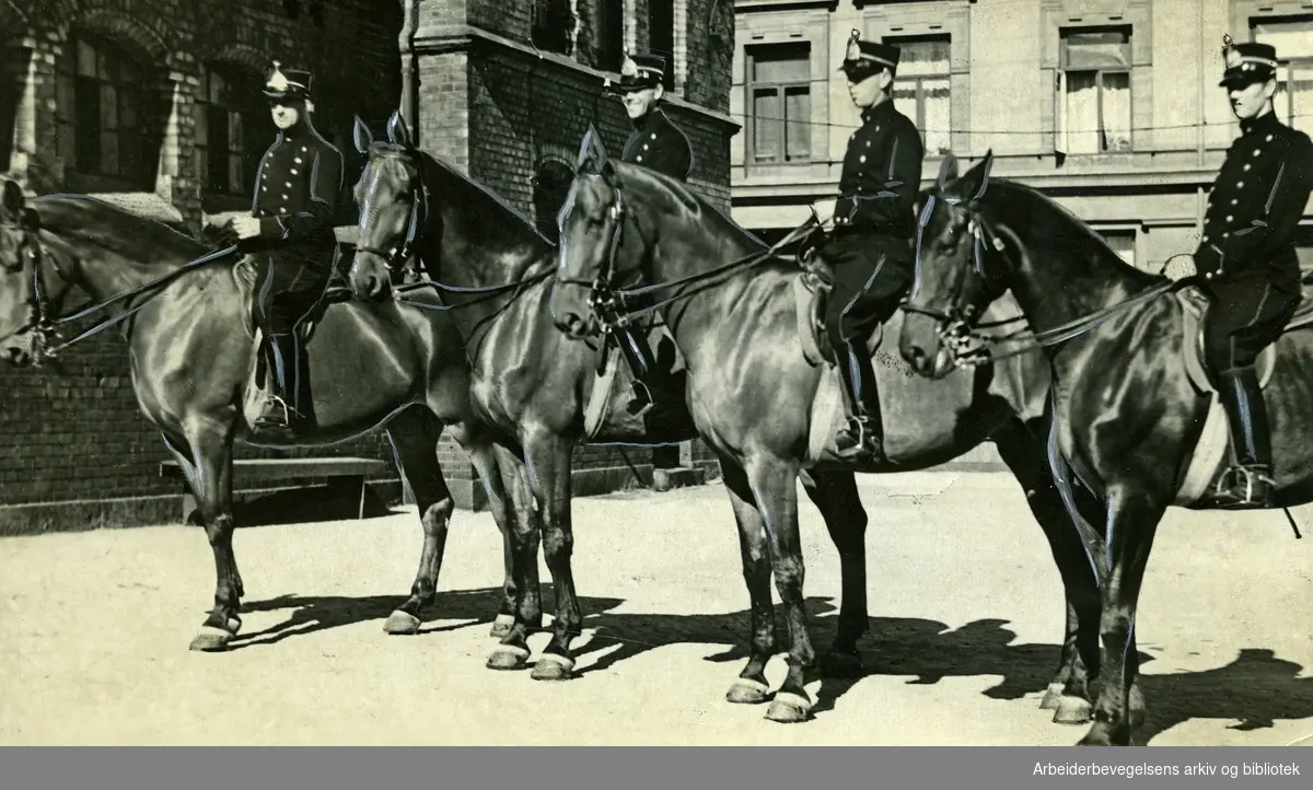 Ridende Politi i Oslo. Omtrent 1930.