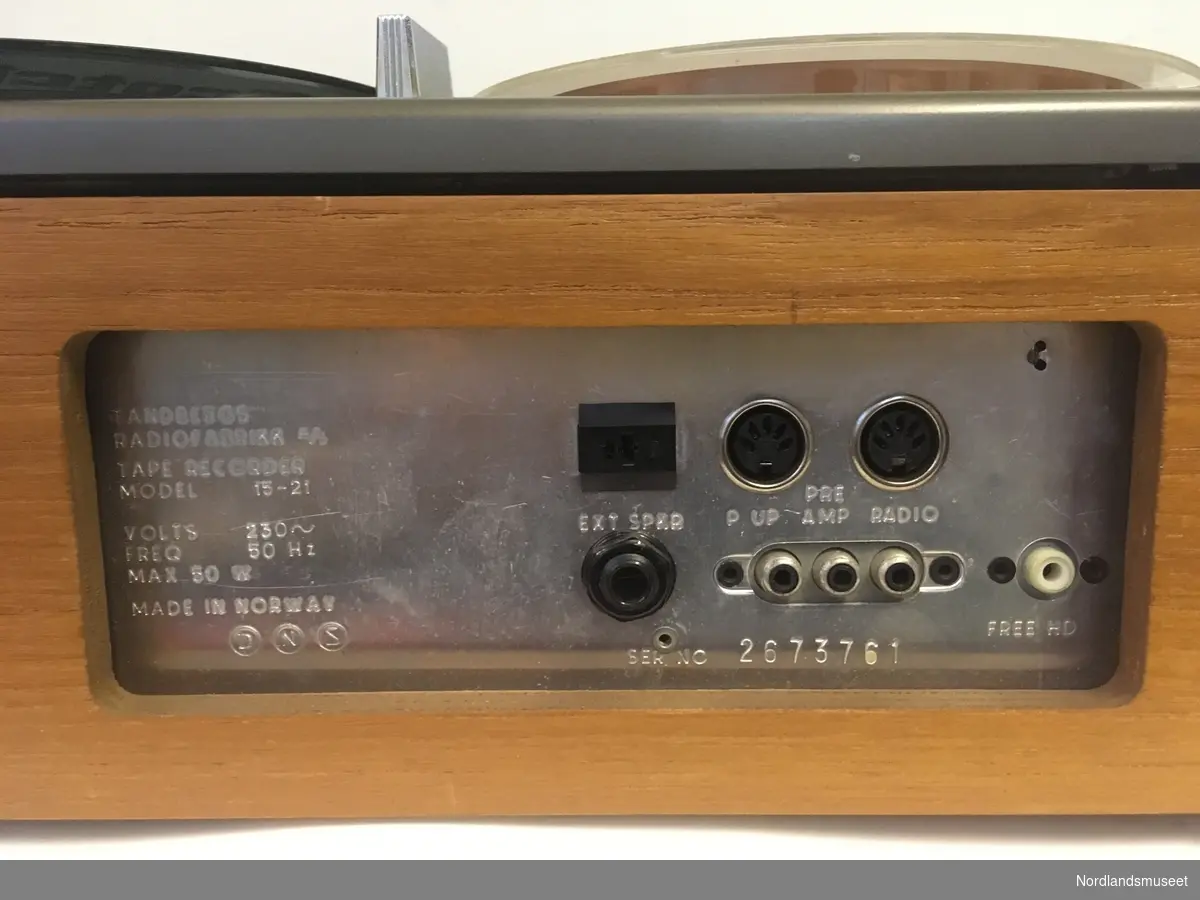 Tape recorder model 15-21 (to-spors)
Serienr 2673761