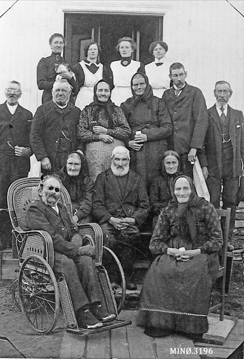 Gruppebilde. Personer på Tynset Pleiehjem 1913-1914