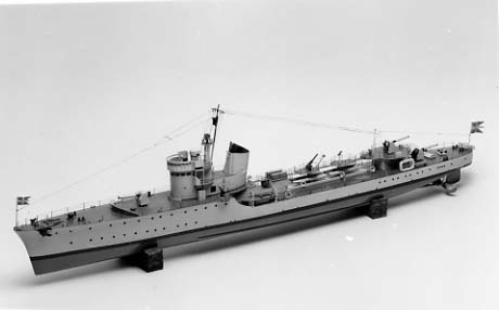 Fartygsmodell av jagaren SPICA.