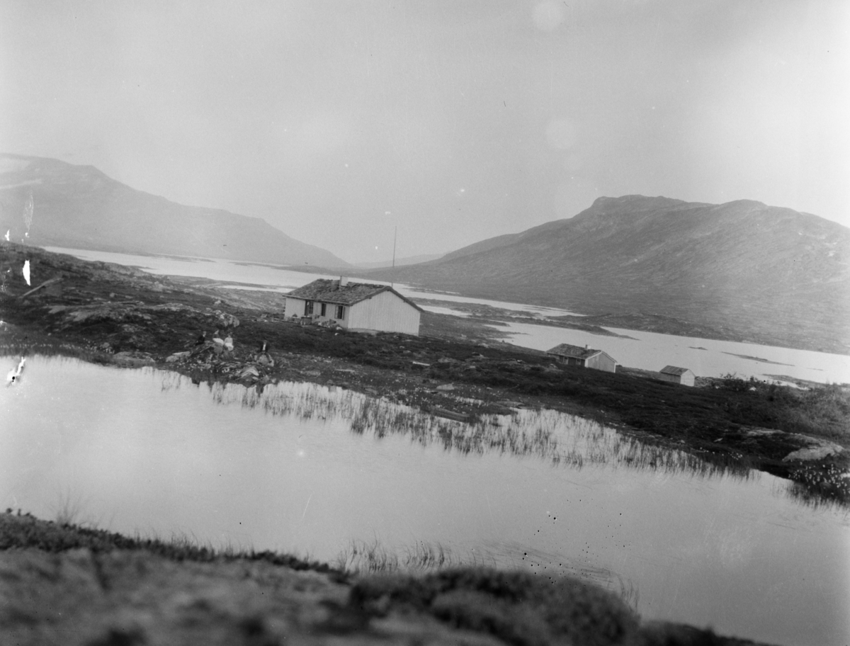 Fra Aursjøen, med Aursjøhytta, før vannet ble regulert. - Maihaugen ...