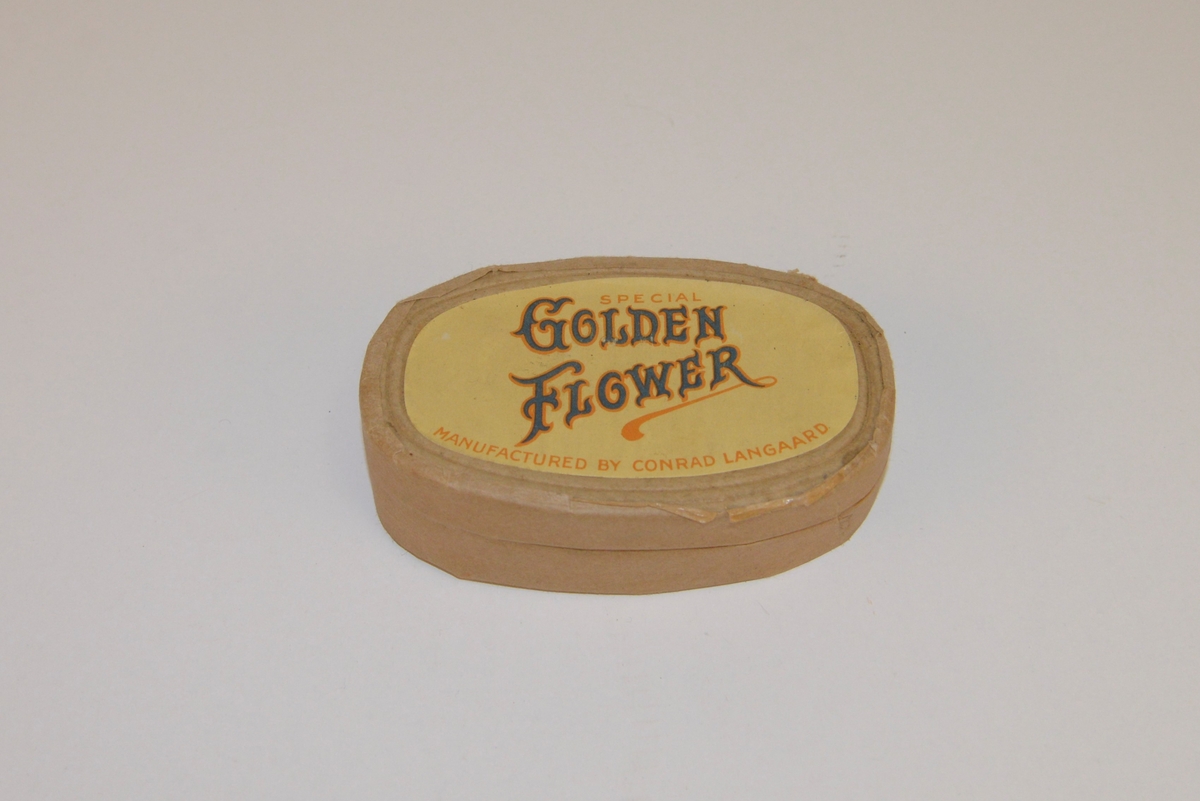 Papirboks med tobakk av typen Golden Flower 