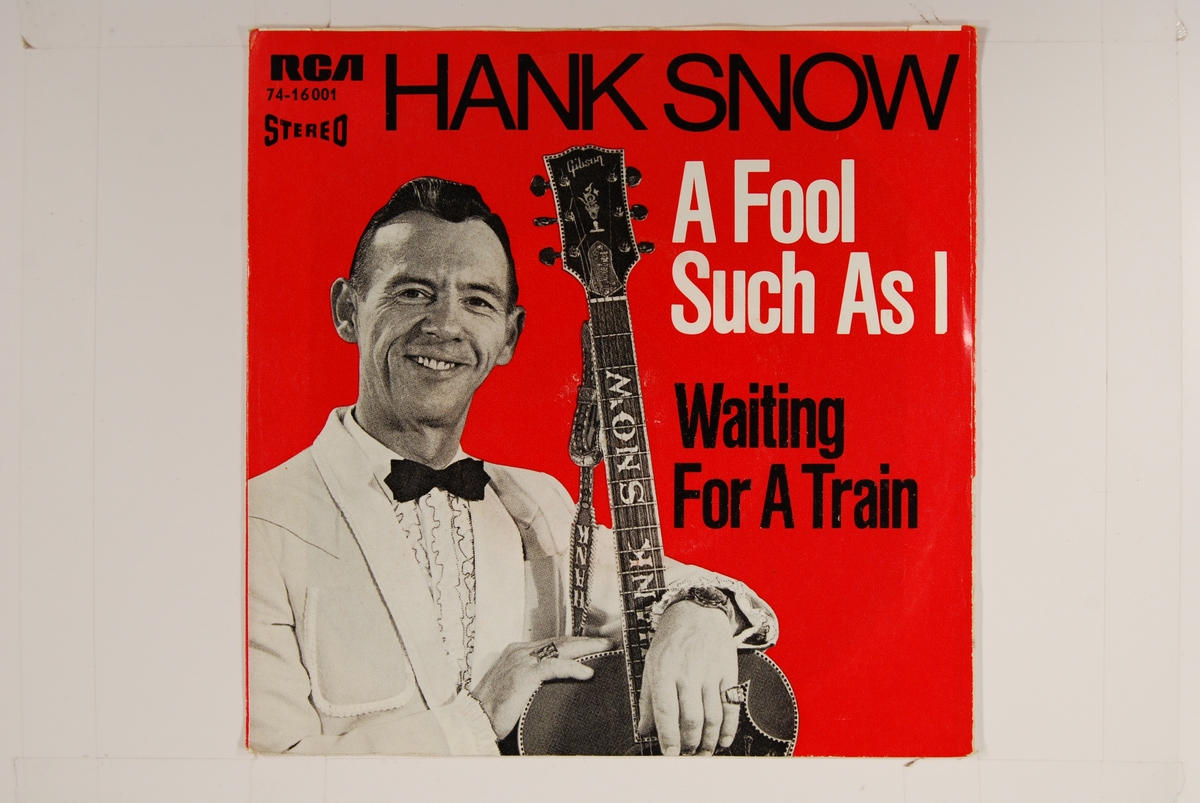 Bilde av Hank Snow med en gitar.