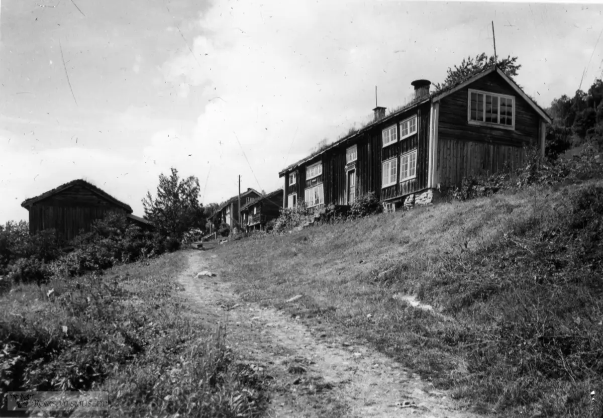 "221" "E. Berg, Berg" "Bolsøy" "-49" .Bildet er nummerert som 217. I Ole Lind Schistad sin bok "Arkitektonisk Kartlegging av den eldre bebyggelse i Møre og Romsdal"
