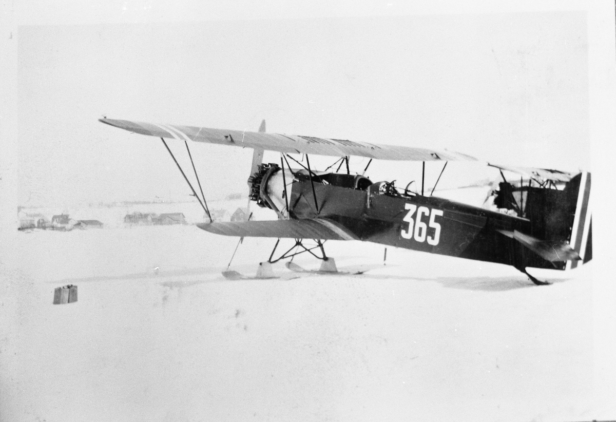 Fokker tilhørende Hærens Flyvåpen avbildetpå Kjeller året 1939.