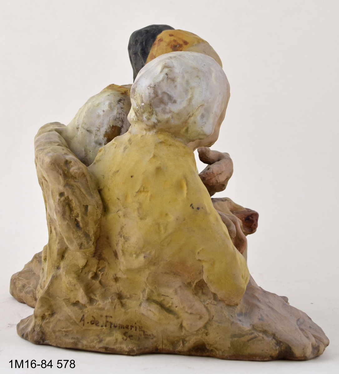 Skulptur. Titel: "Efter messan", patinerad i flera färger, osignerad.