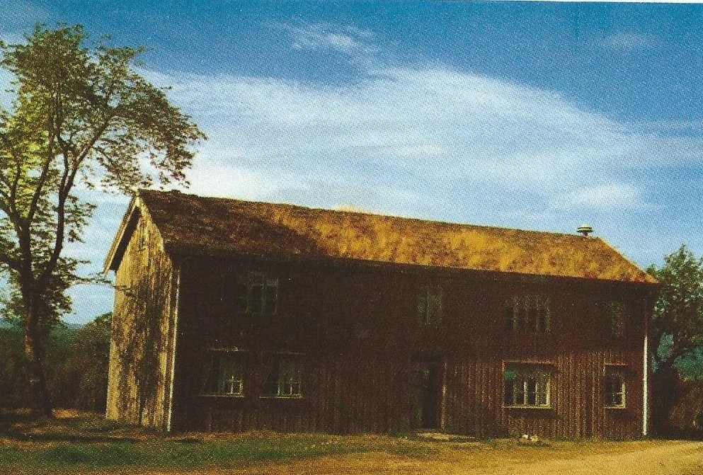 Huset er bygd i 2 omganger, i 1750 og 1814.