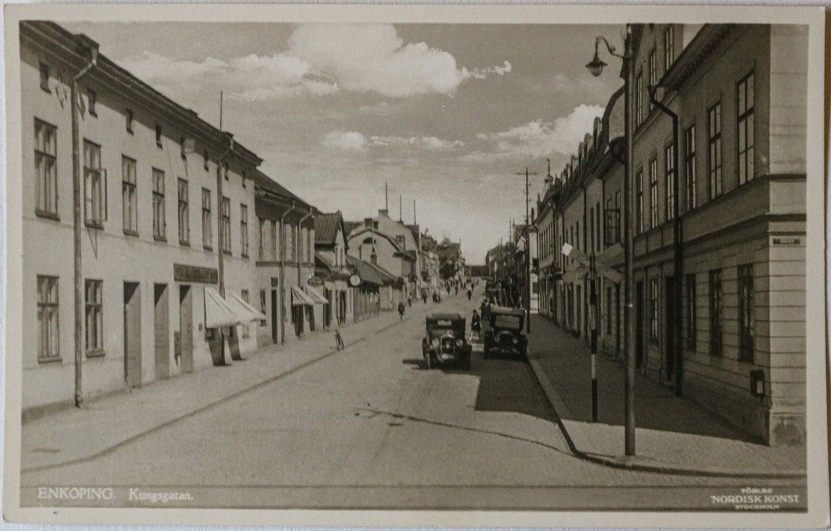 Kungsgatan, Enköping. Fotot taget från Ågatan, 1920- eller 1930-tal.