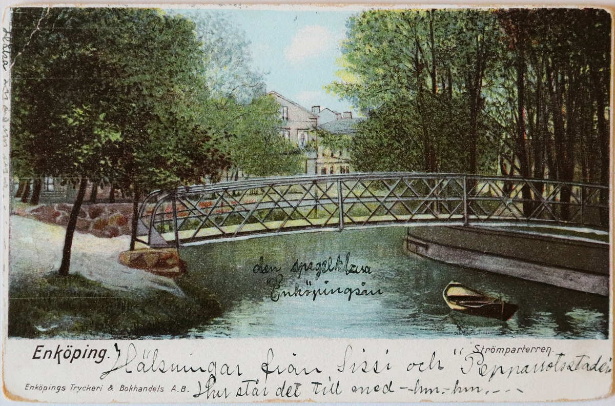 Strömparterren, Enköping.

Handkolorerat vykort. Gångbron byggd av JP Johannson.