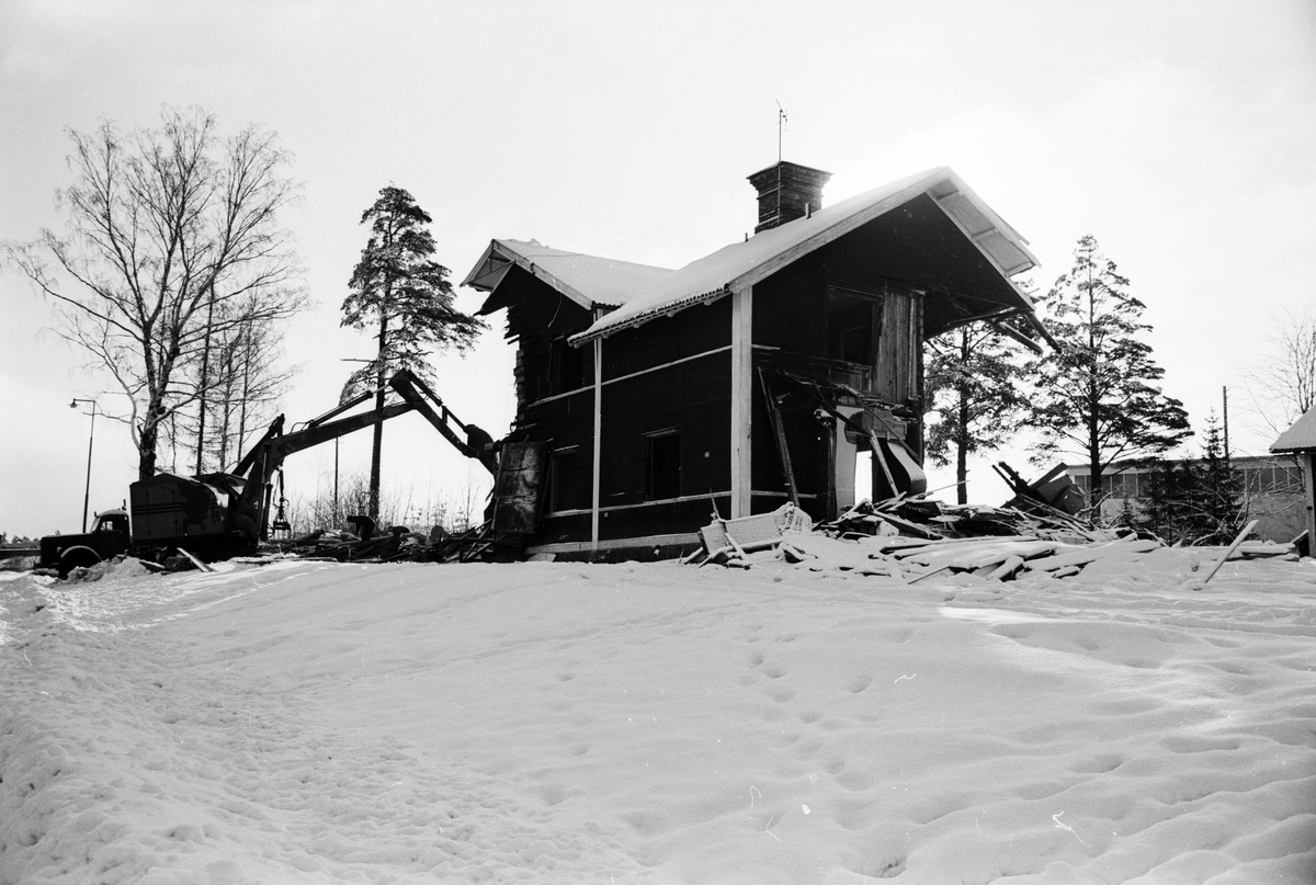 Rivning av hus, Söderfors, 1973