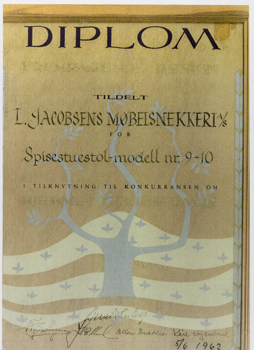 L. Jacobsens Møbelsnekkeris diplom