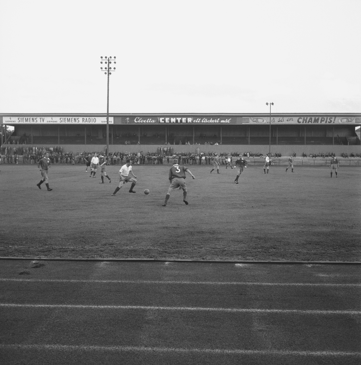 Fotboll Närke - Västmanland.
3 juli 1959.