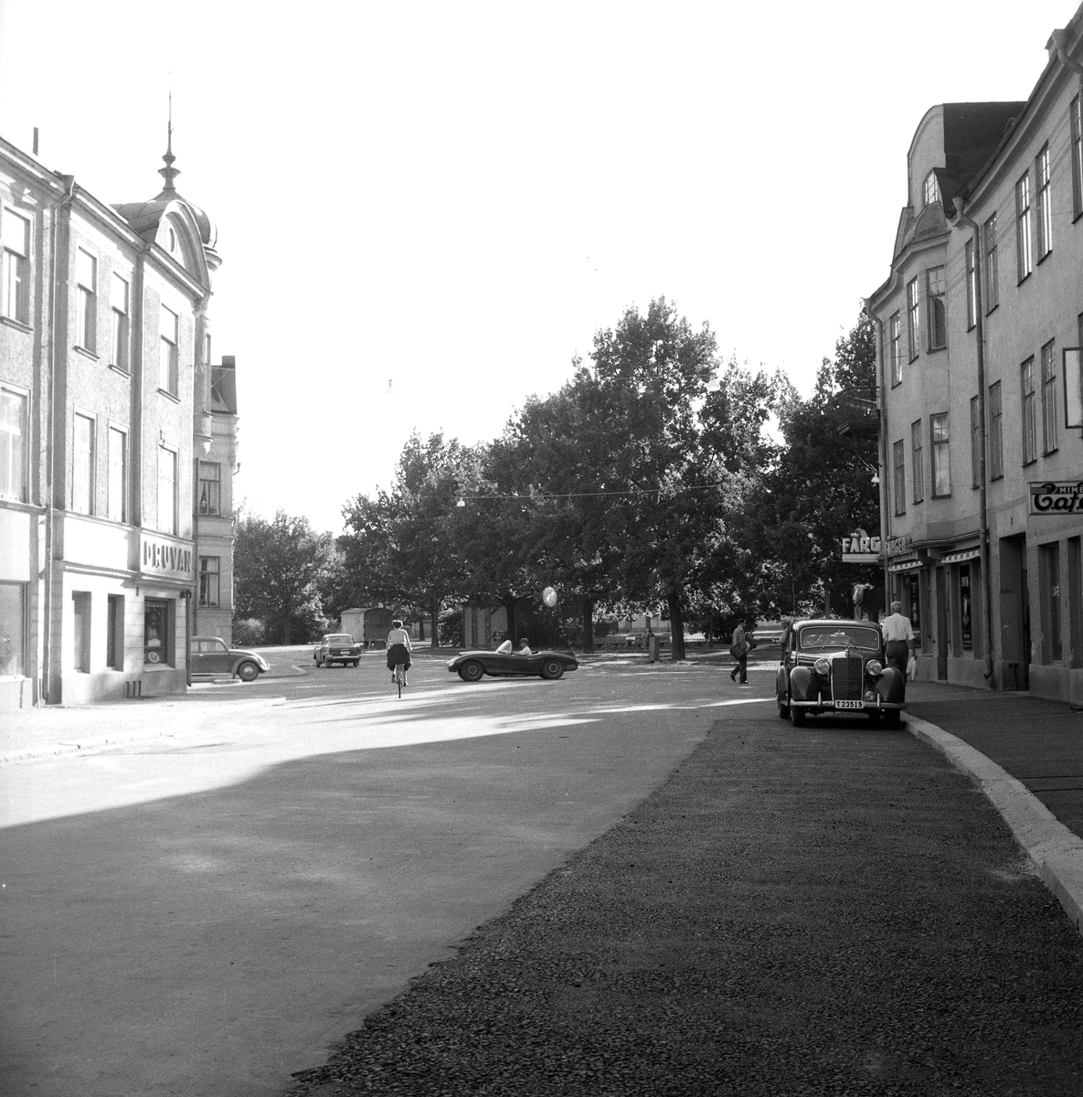 Mordbilens väg kartlagd. 
8 juli 1959. 
Ringgatan, närmast korsningen med Ekersgatan.