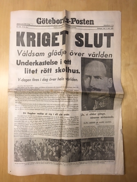 Första sida med rubrik: "Kriget slut. Våldsam glädje över världen". Fotografi med kung Haakon i Norge och jubel i Norge.