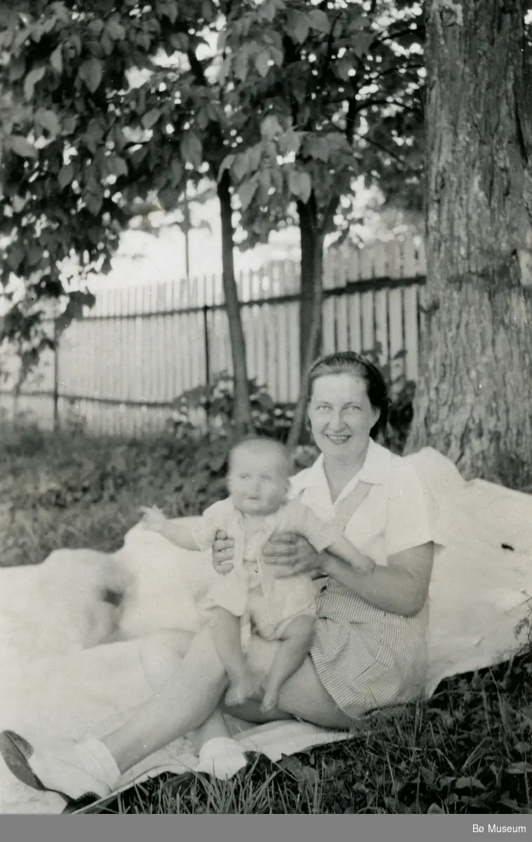 Mari Myhre med dotter Trudy Marie Myhre, 4. juli 1946