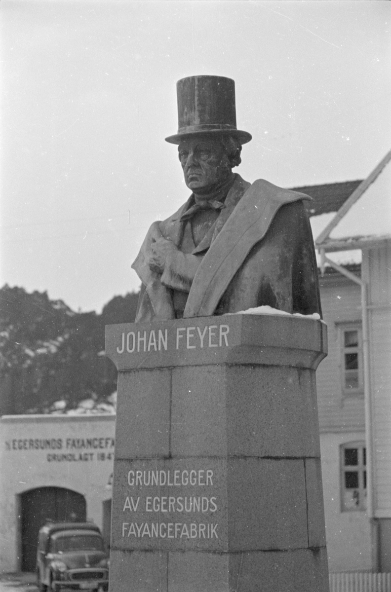 Byste av Johan Feyer på Fabrikkplassen i Egersund.
