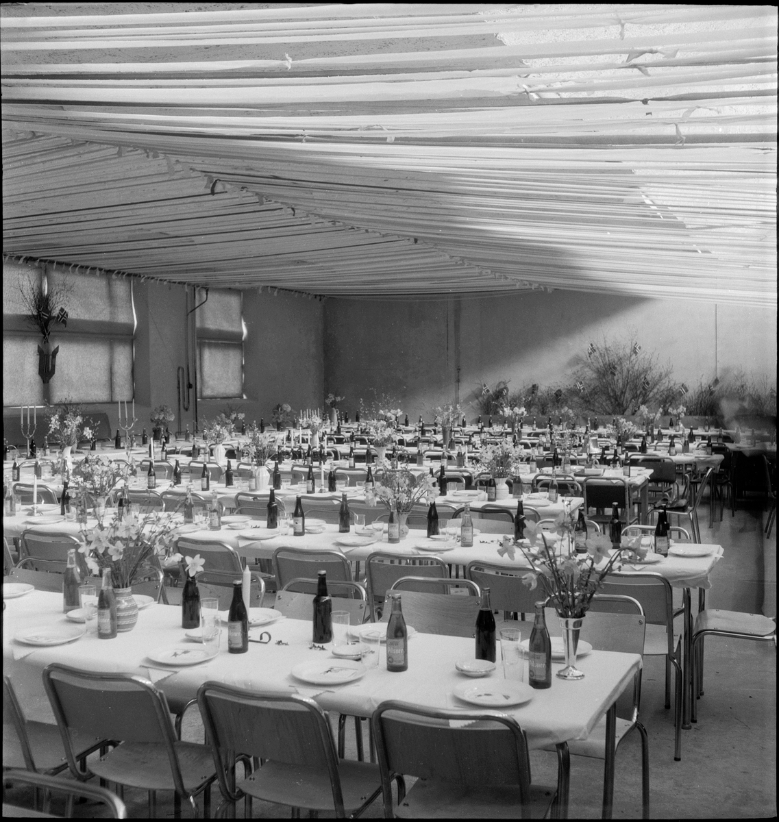 Middagsselskap med en stor, fullsatt sal i Egersund