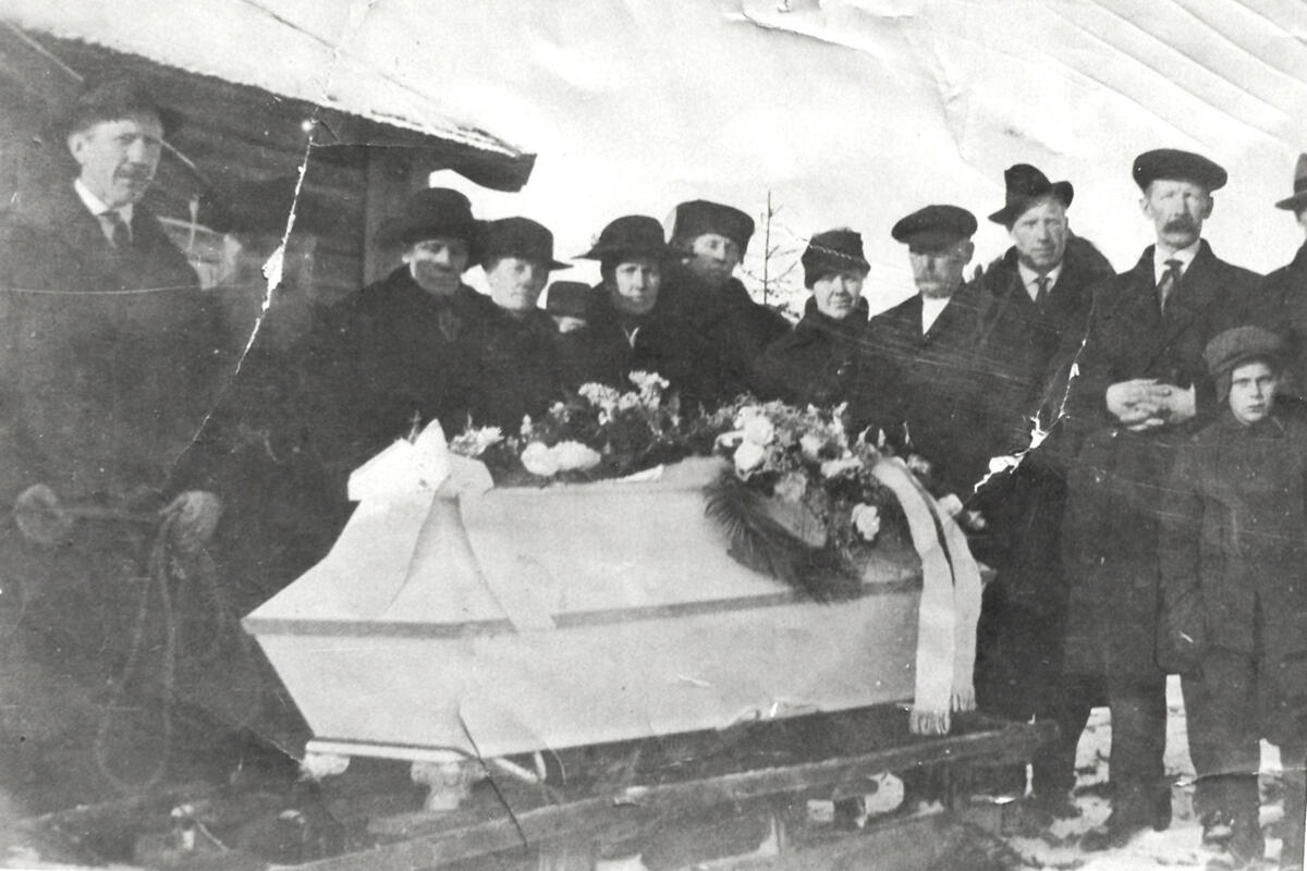 Fra en begravelse på Austmarka i Kongsvinger, ca. 1920.