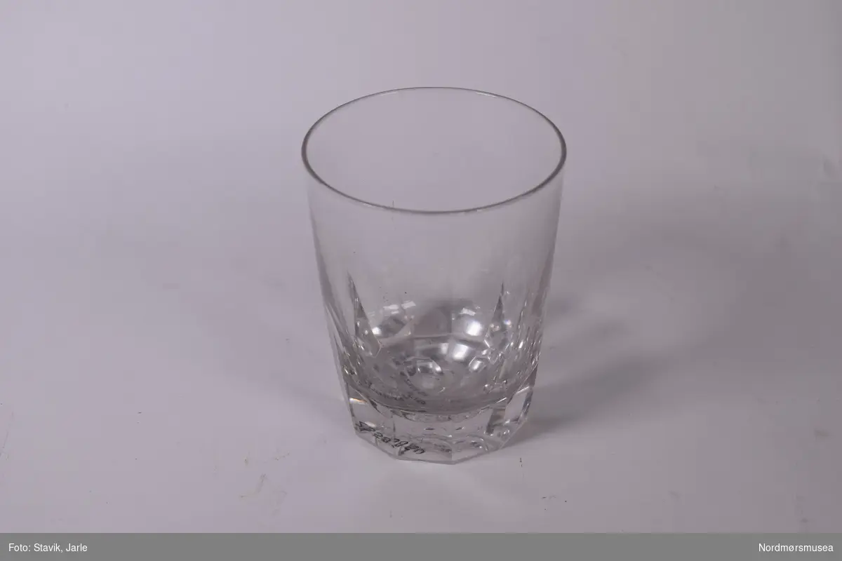 Drikkeglass i gjennomsiktig glass.
