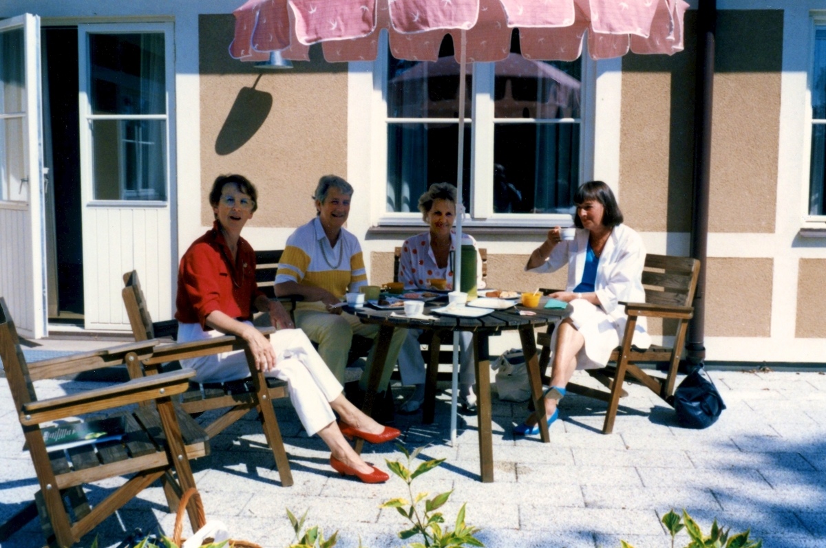 Röda Korset-resa till Örkelljunga 13/6 1989. 
Från vänster: Inga Brandin, Harriet Lönberg, Ingegerd Forsberg Wernberg och Ann-Marie Stomvall.