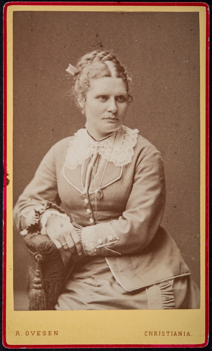 Portrett, Julie Smestad, født Simenstad. Død 1879. Andreas Smestads første kone