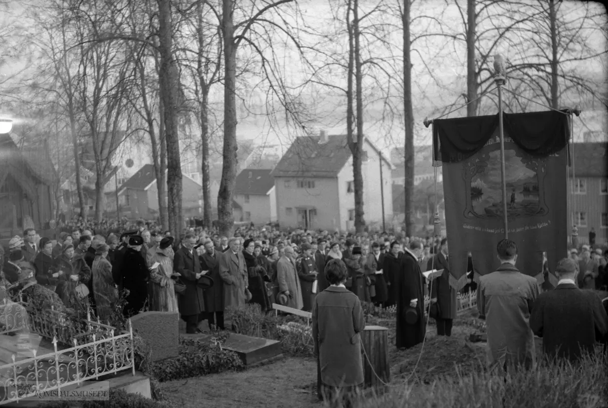 "Januar 1961"."Gravferd rektor Erdal" Gravferden til Aslak Erdal f.07.04.1894 d.11.01.1961.